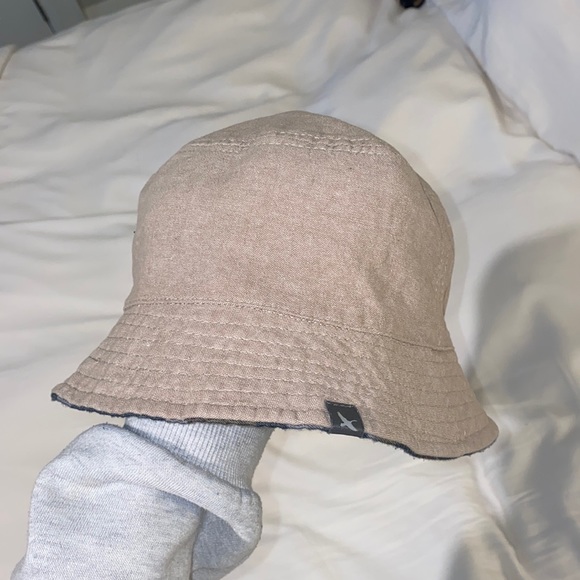 Reversible bucket hat - Picture 1 of 5